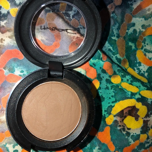 Mac eyeshadows - Picture 2 of 3
